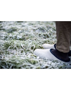 Backless felt slippers of virgin sheep wool grey-blue, handmade by Haunold