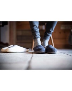 Backless felt slippers of virgin sheep wool blue-grey, handmade by Haunold