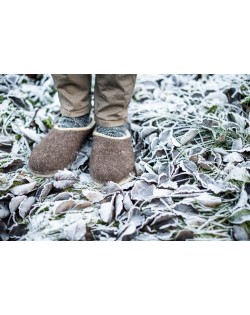 Offene Filzpantoffeln aus reiner Wolle in braun-beige von Haunold, handgemacht in Südtirol