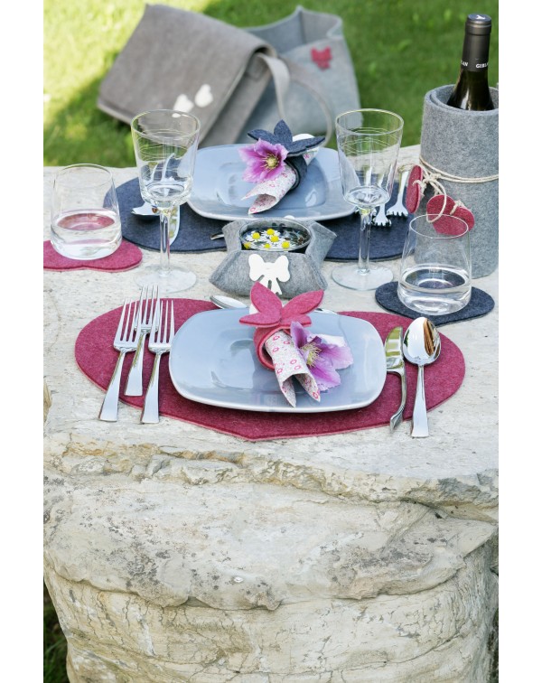 Haunold placemat of fine merino wool combinable with our glass coasters and napkin holders