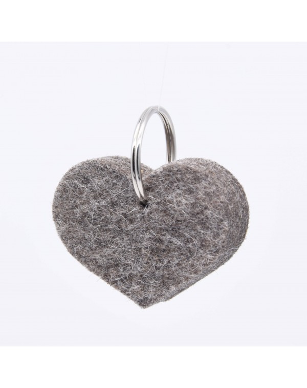 Schlüsselanhänger Herz aus dickem Filz in grau aus reiner Wolle von Haunold