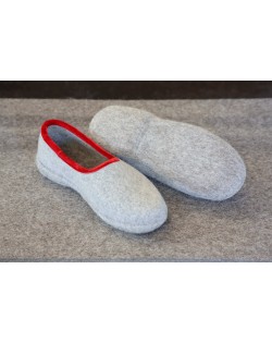 Pantofole chiuse con tacco, in feltro per signore e signori in grigio-rosso di Haunold, in pura lana