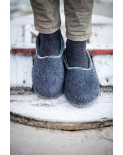 Felt slippers of virgin sheep wool blue-grey, handmade by Haunold